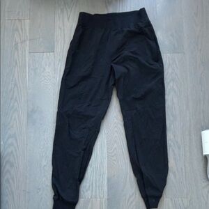 Men’s alo jogger lightweight pants size small EUC